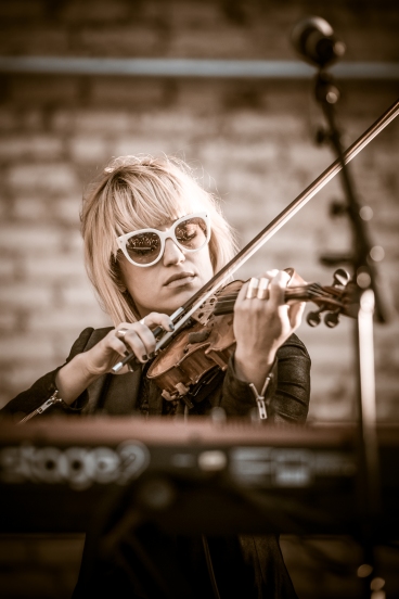 Anna Bulbrook of The Airborne Toxic Event. Photo by TATE fan Ryan Macchione.